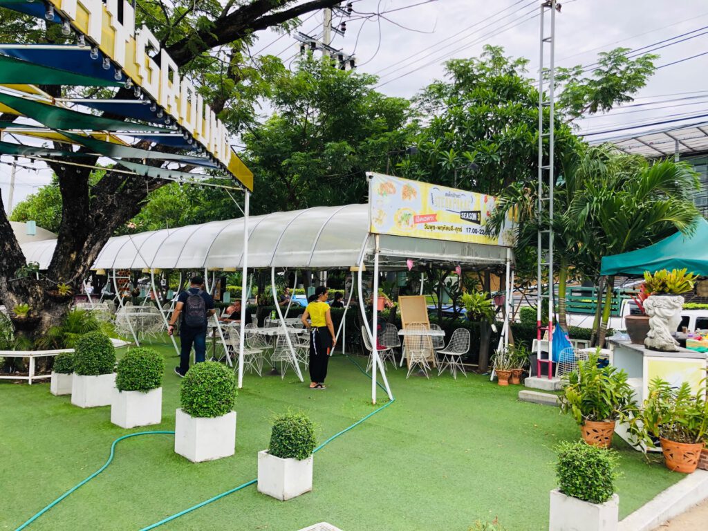 Center Point Studio ลานจอดรถ centerpoint studio - กูรูกูรุ ทุกด้านย่านบางนา